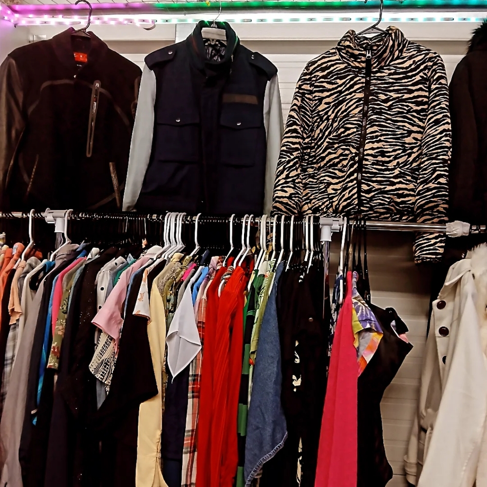 🛒SHOP OUR STORE 🛍 The Designer Clothing Exchange ♻️ Crazy Deals 🤪 - Picture 2 of 14